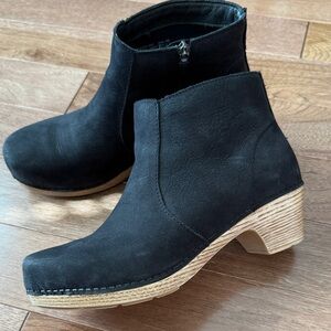 Dansko Maria 39 8.5 9 black leather clog ankle boots comfortable!